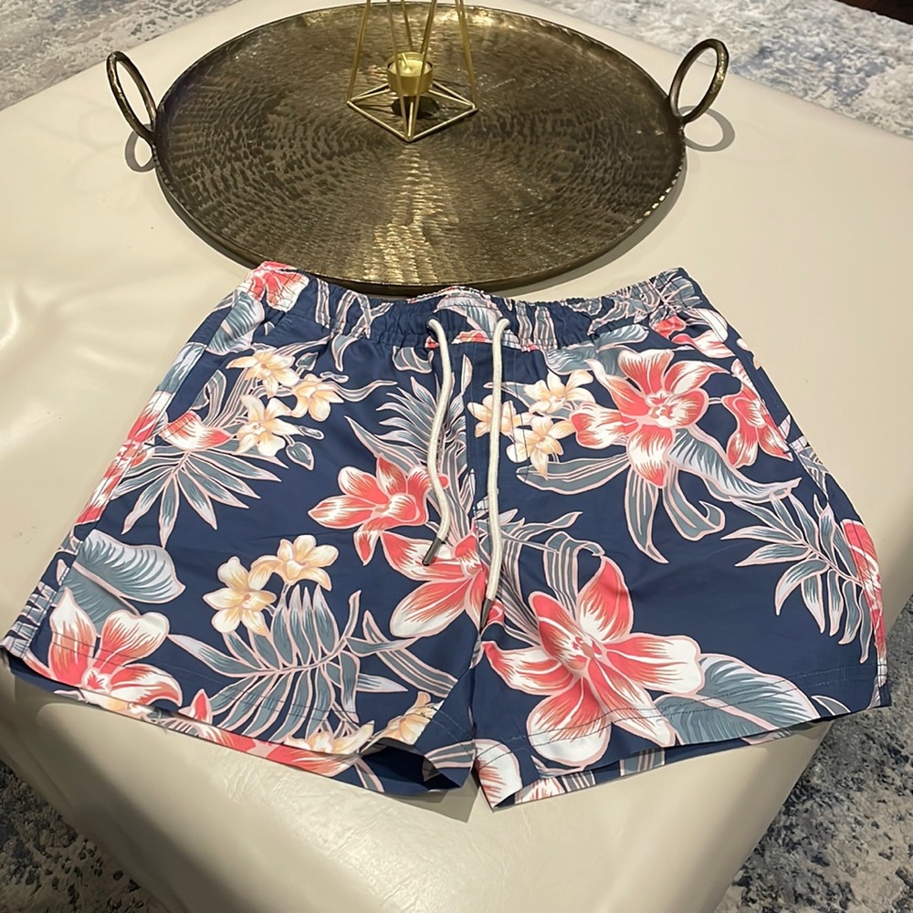 Men’s swim shorts